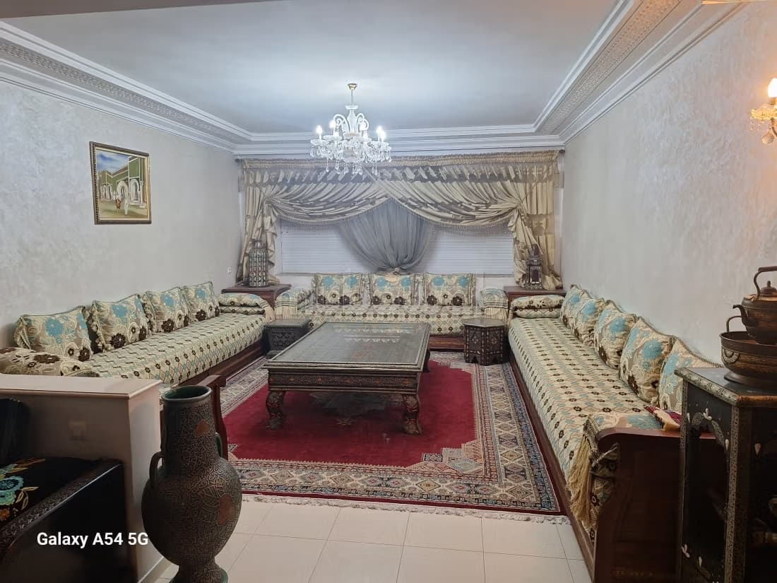 Proche de la gare ferroviaire principale de Meknès