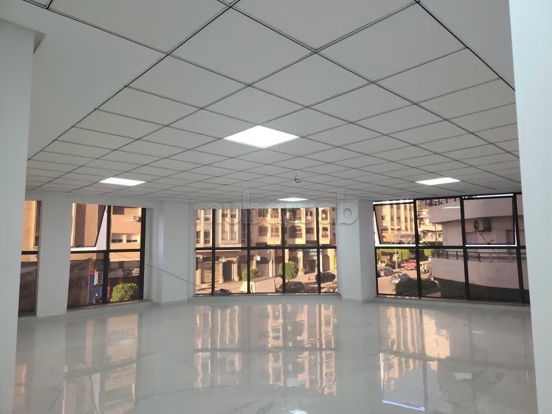 Plateaux bureaux de luxe Avenue des Far différentes Superfi...