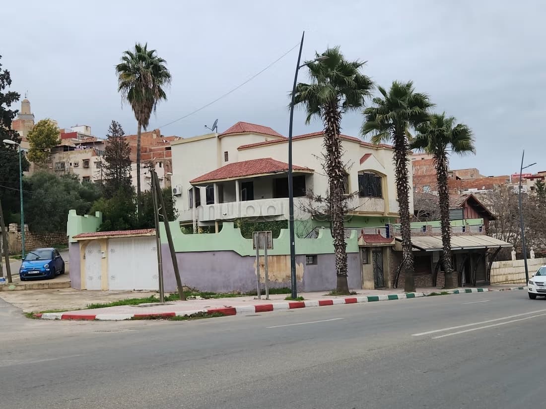 Vente Villa trois façades route moulay driss proximité salle...