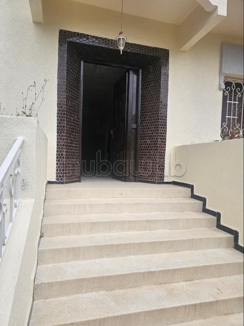 Magnifique villa à louer à Lakhmis. Surface totale 450 m². M...
