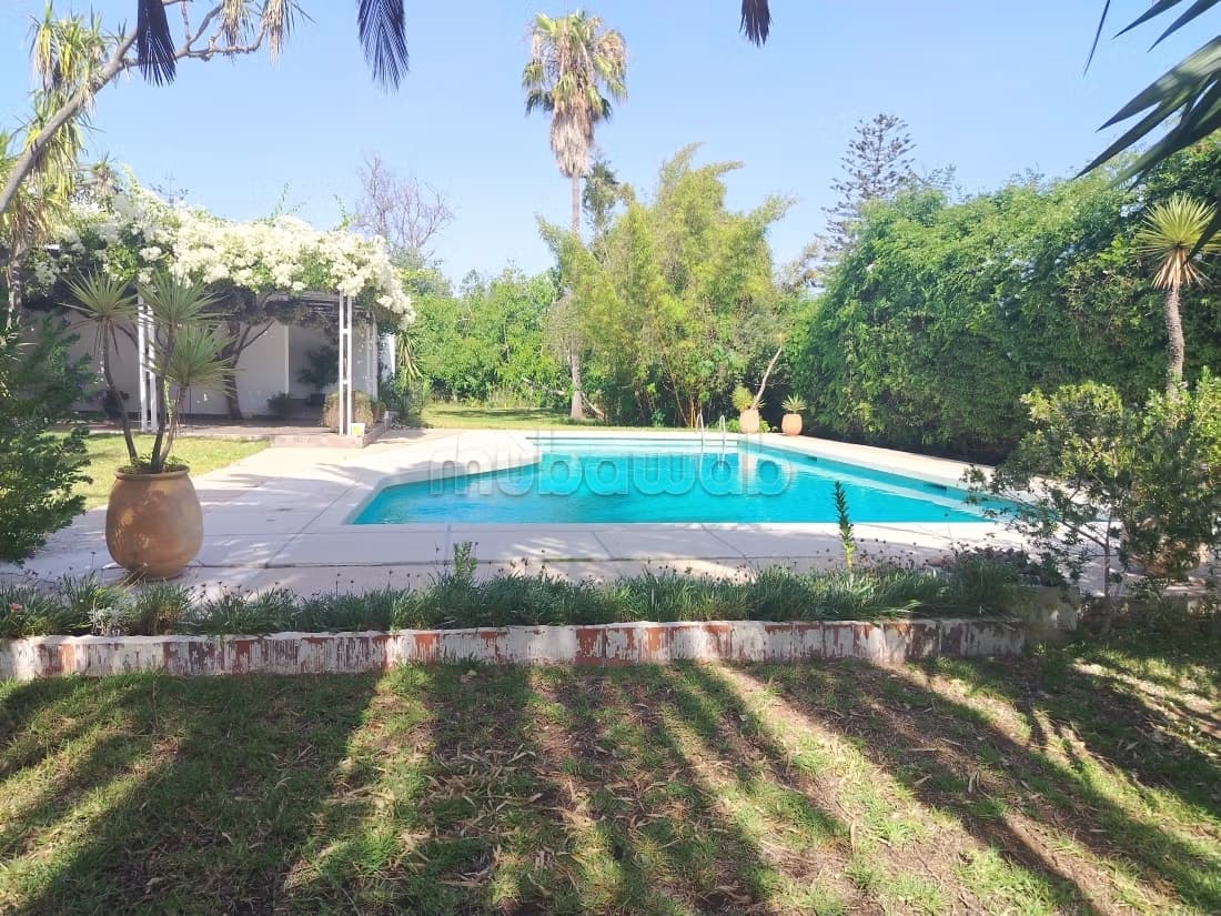 À louer – Magnifique villa avec piscine à Souissi