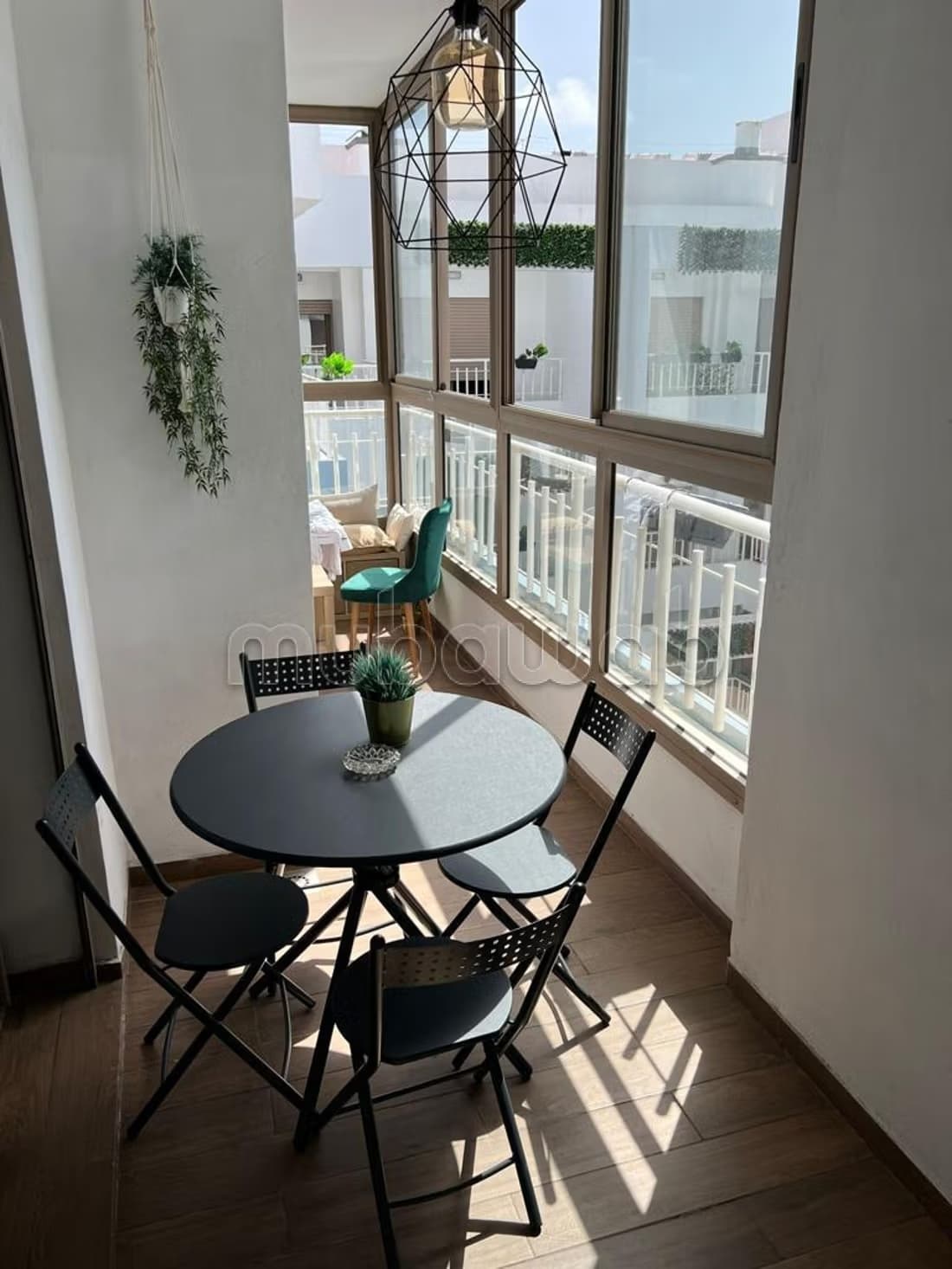 Un bel appartement meuble au parc