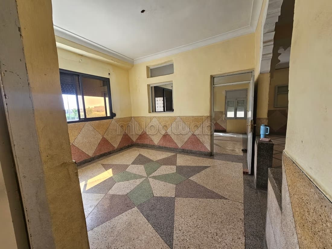 Bureau/grand Appartement Commercial à Louer 1er ét