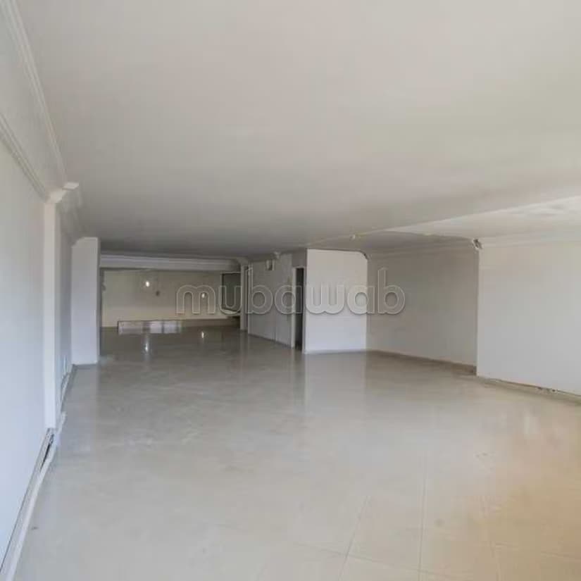 Local commercial à Louer de 273.0 m² à Casablanca, Casablanc...