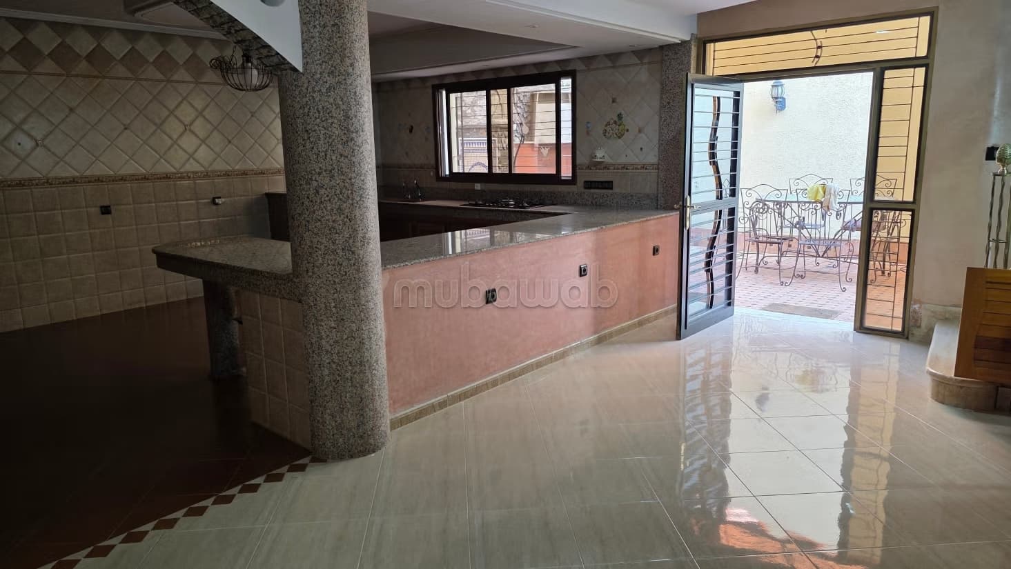 Location d'une villa de luxe au centre-ville. Surface 120 m²...