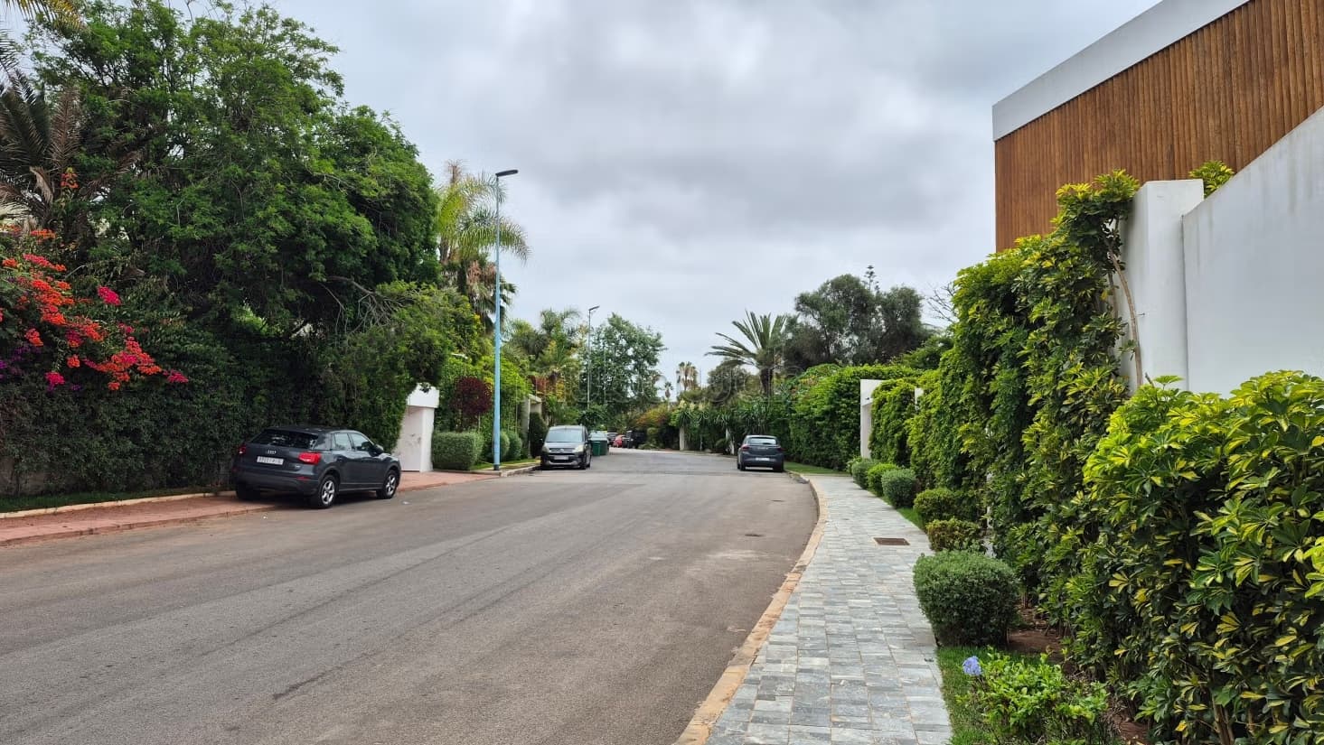 Terrain nu pour villa rue calme et luxueuse