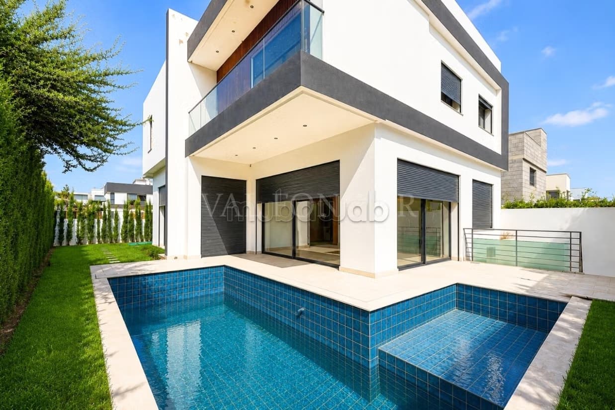 Villa neuve contemporaine à vendre à Dar Bouazza – 4chambres...