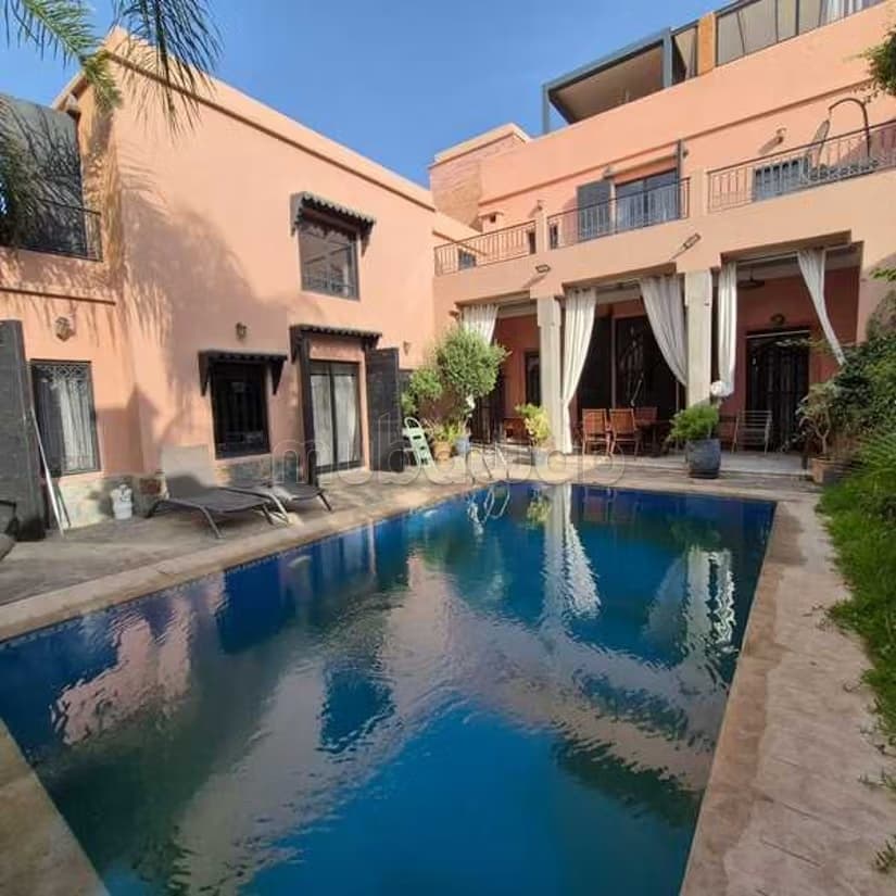 Villa à Louer de 303.0 m² à Marrakech, Bab Ighli