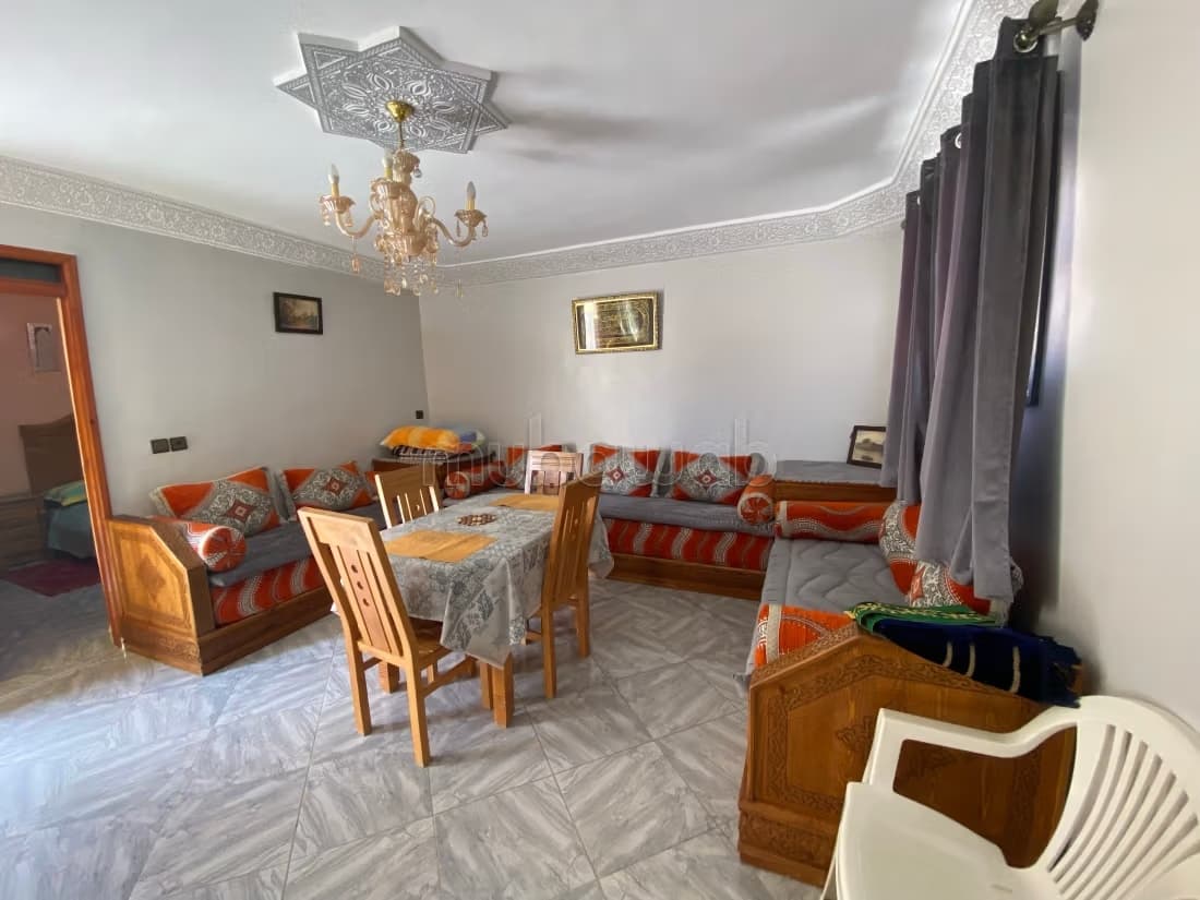 Louez cet appartement à Borj. 6 grandes chambres. Cuisine éq...