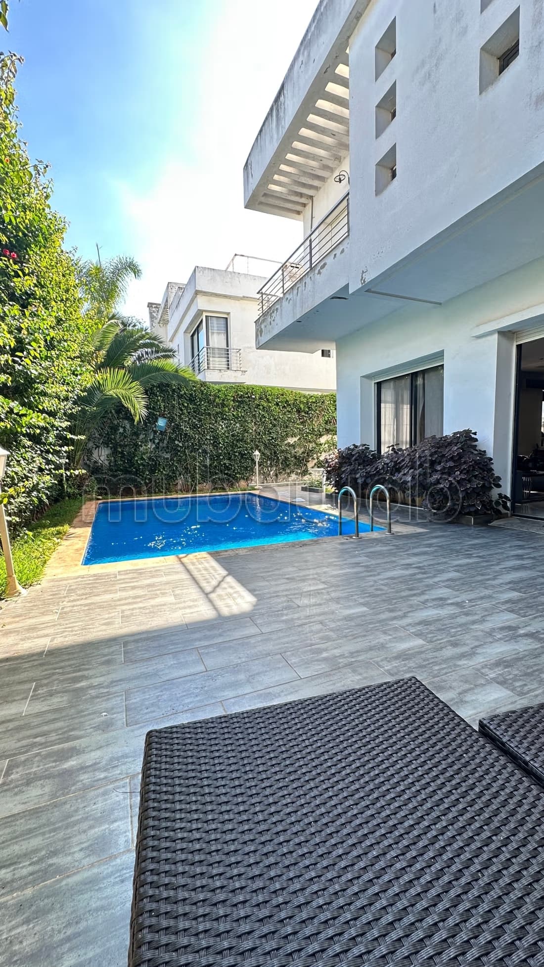 Superbe villa à louer à Ain Diab. 7 pièces. Bien meublé