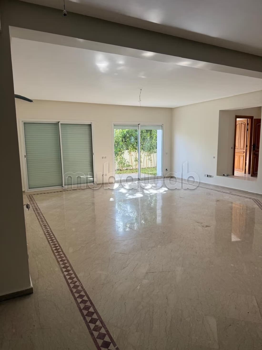 Villa commerciale à louer au cil