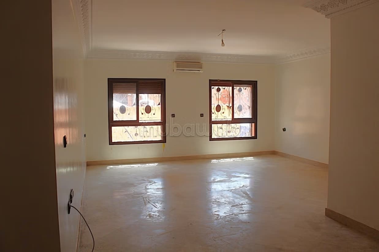 Grand studio a Vendre proche de Benjgueni