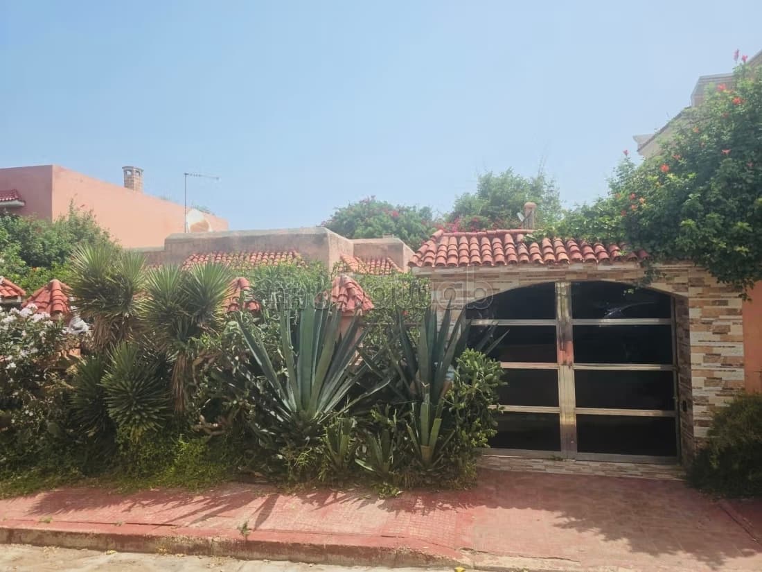 Pépite. Villa plain pied 398 m2 à vendre à Ain Diab. 3 pièce...