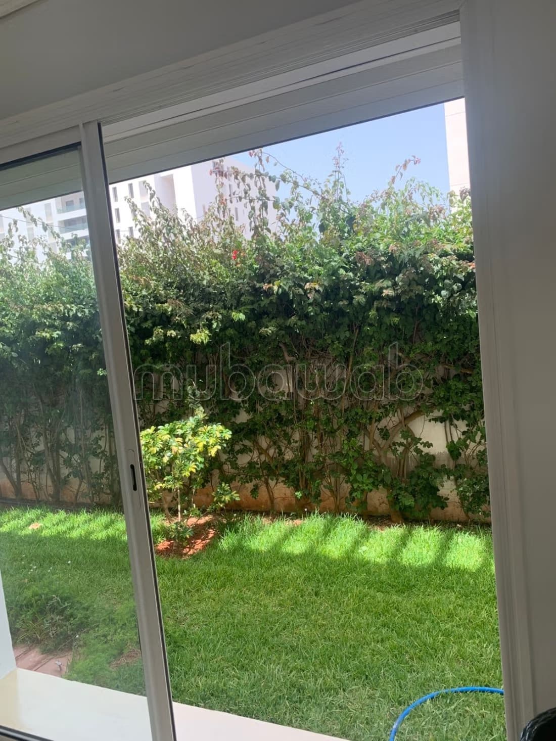 Location d'un appartement à Ain Diab. 3 chambres. Jardin e...