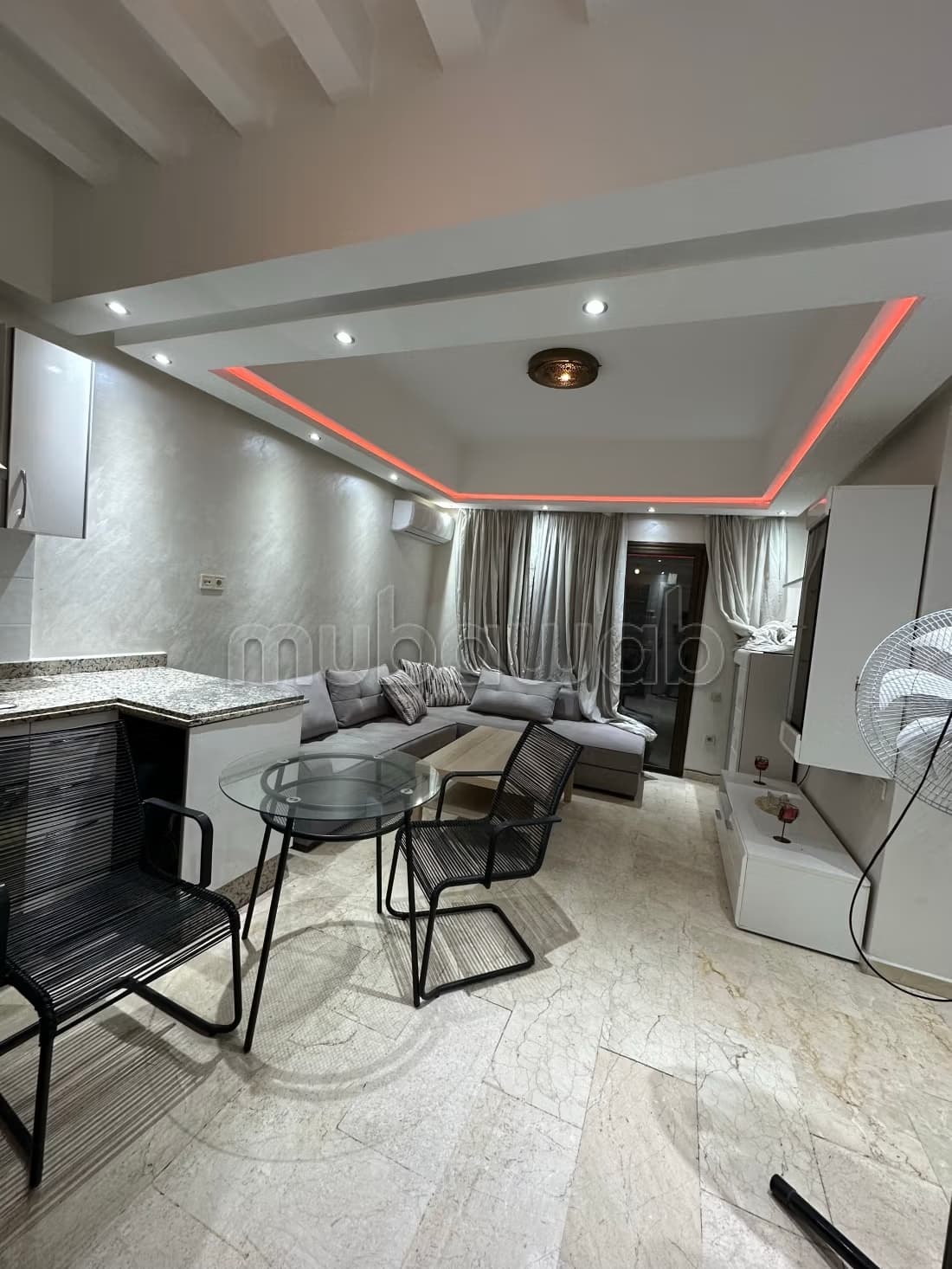 Location jolie studio meublé proche Amoud. 52 mètre