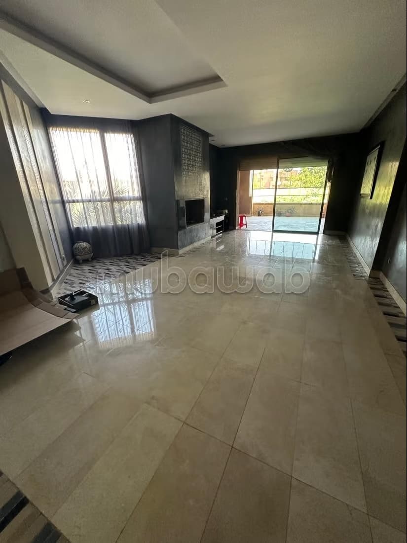 Appartement vide en location à ambre