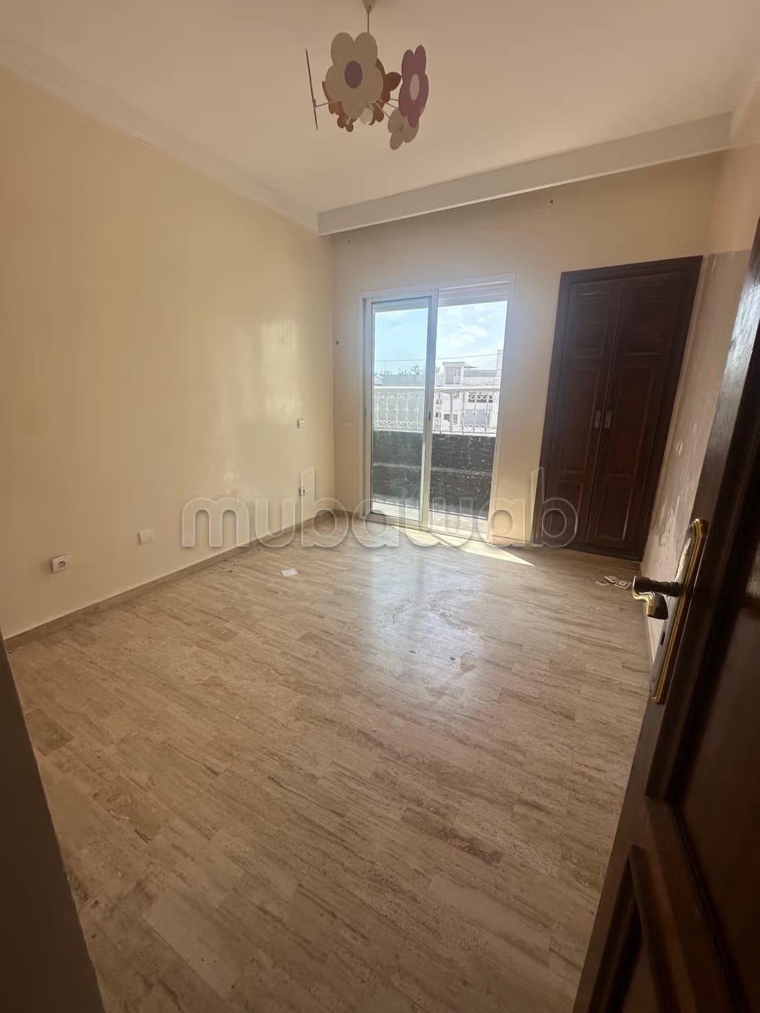 Louez cet appartement à Bourgogne Ouest. 3 grandes pièces. T...