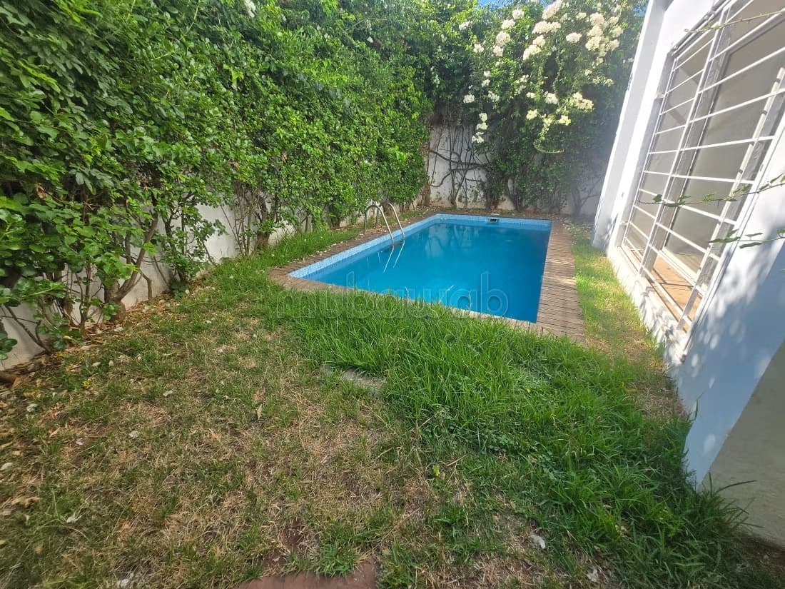 Maison de luxe à louer à Ain Diab. 3 chambres agréables. Tou...