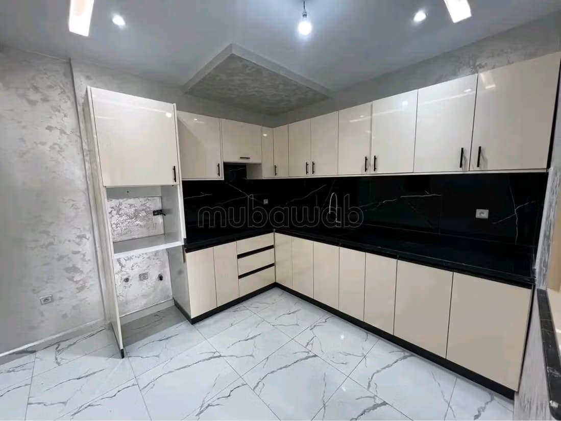 Appartement au rez-de-chaussée avec deux façades, 68 mètres