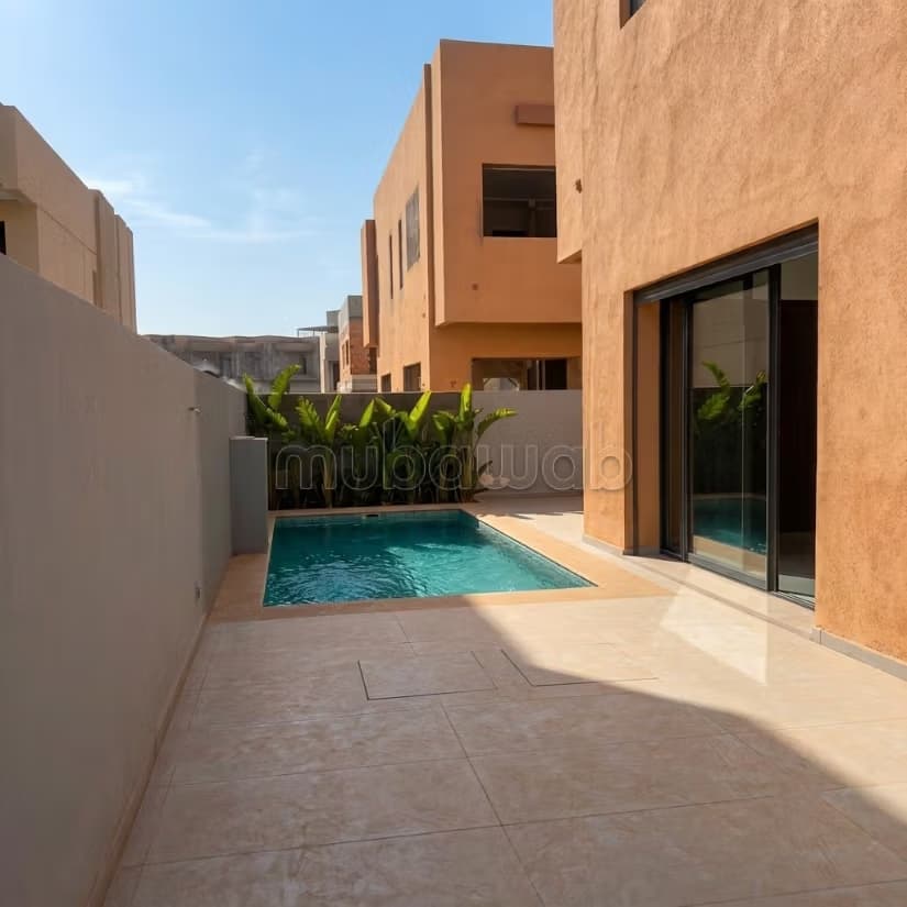 Jolie villa toute neuve avec piscine 7km du centre