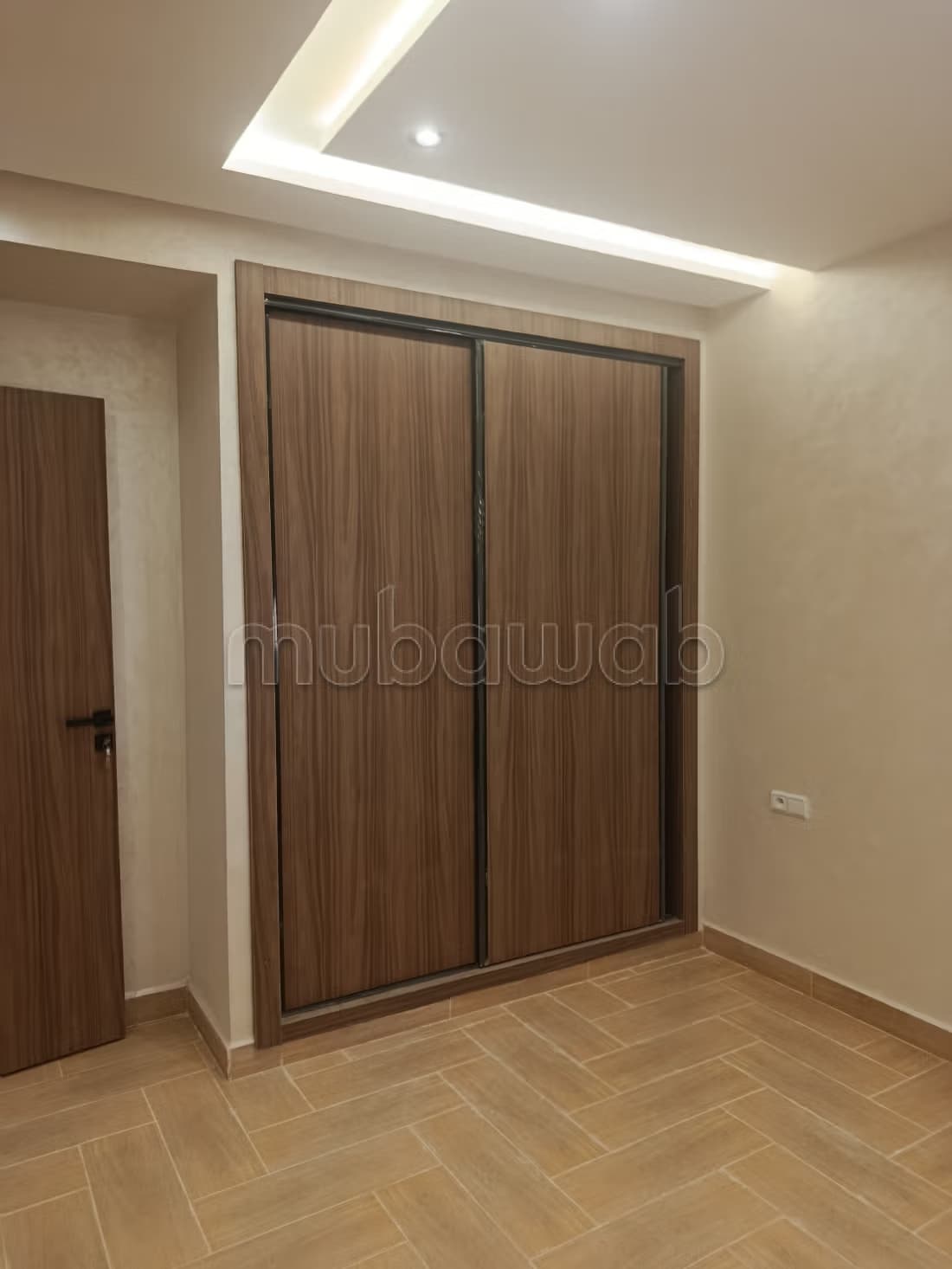 Bel appartement à vendre à Mhamid. 4 grandes pièces. Porte b...