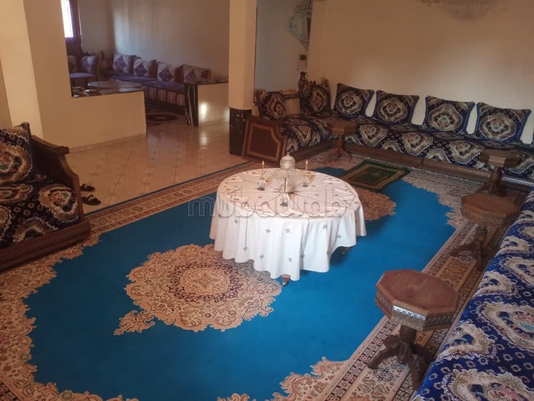 Vente villa à Al Adarissa. 4 salons, 6 chambres. Grande terr...