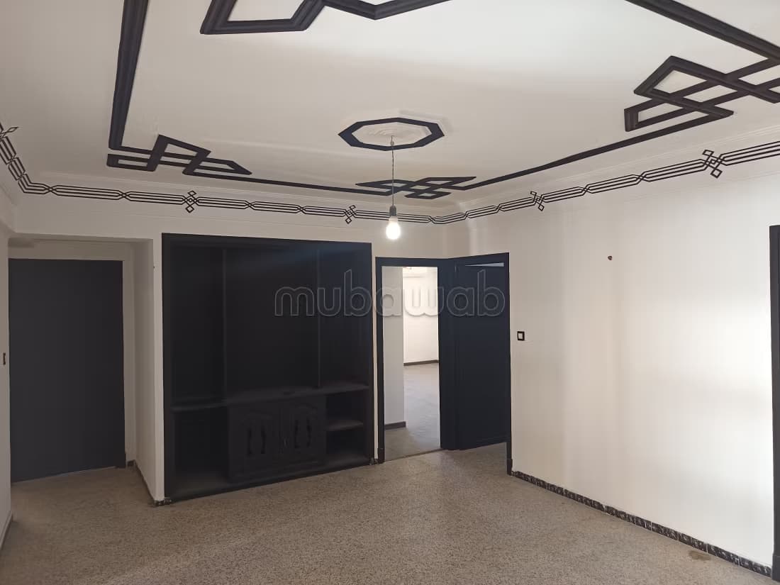 Vend appartement à El Mdrassi. 2 pièces confortables. Ascens...