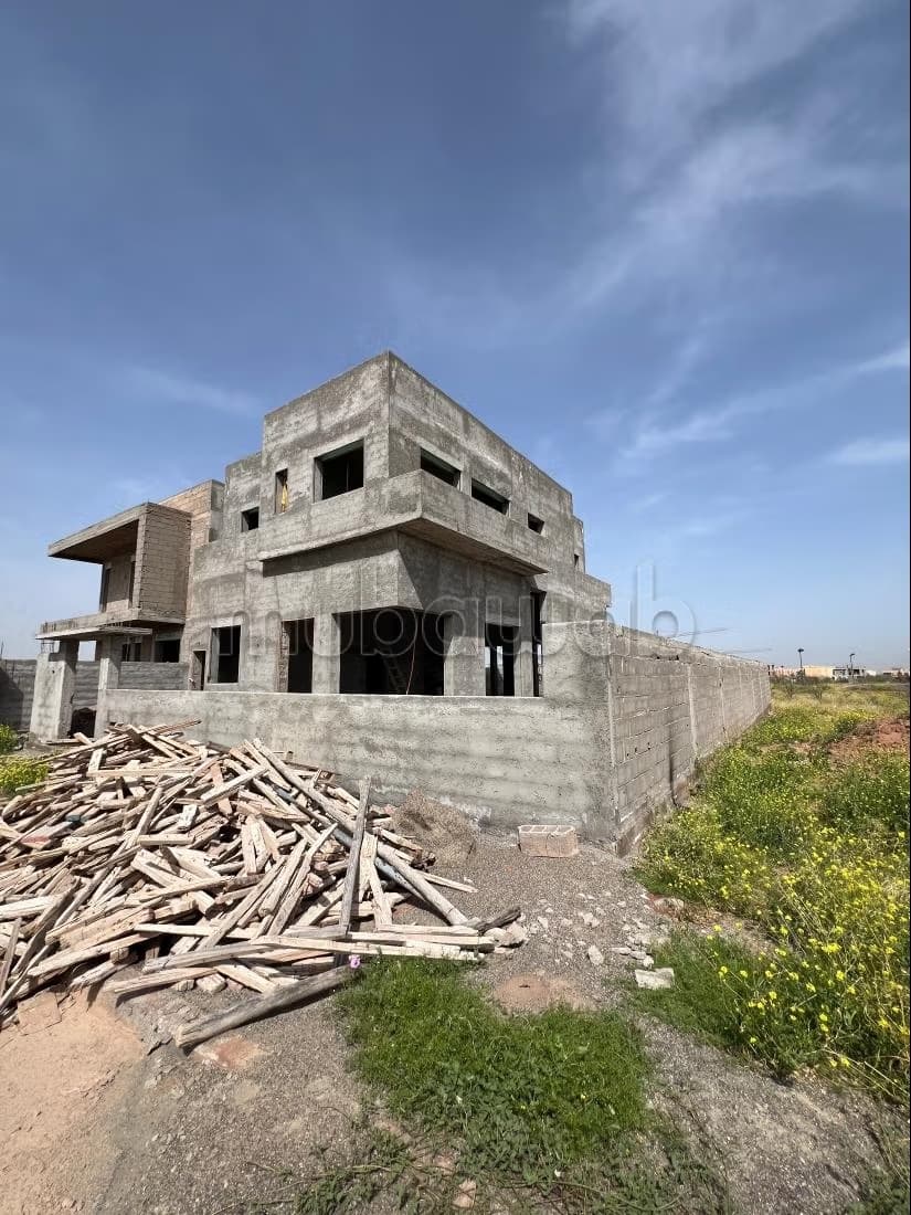 Splendide villa à vendre à Route Amizmiz. Surface de 451 m²...