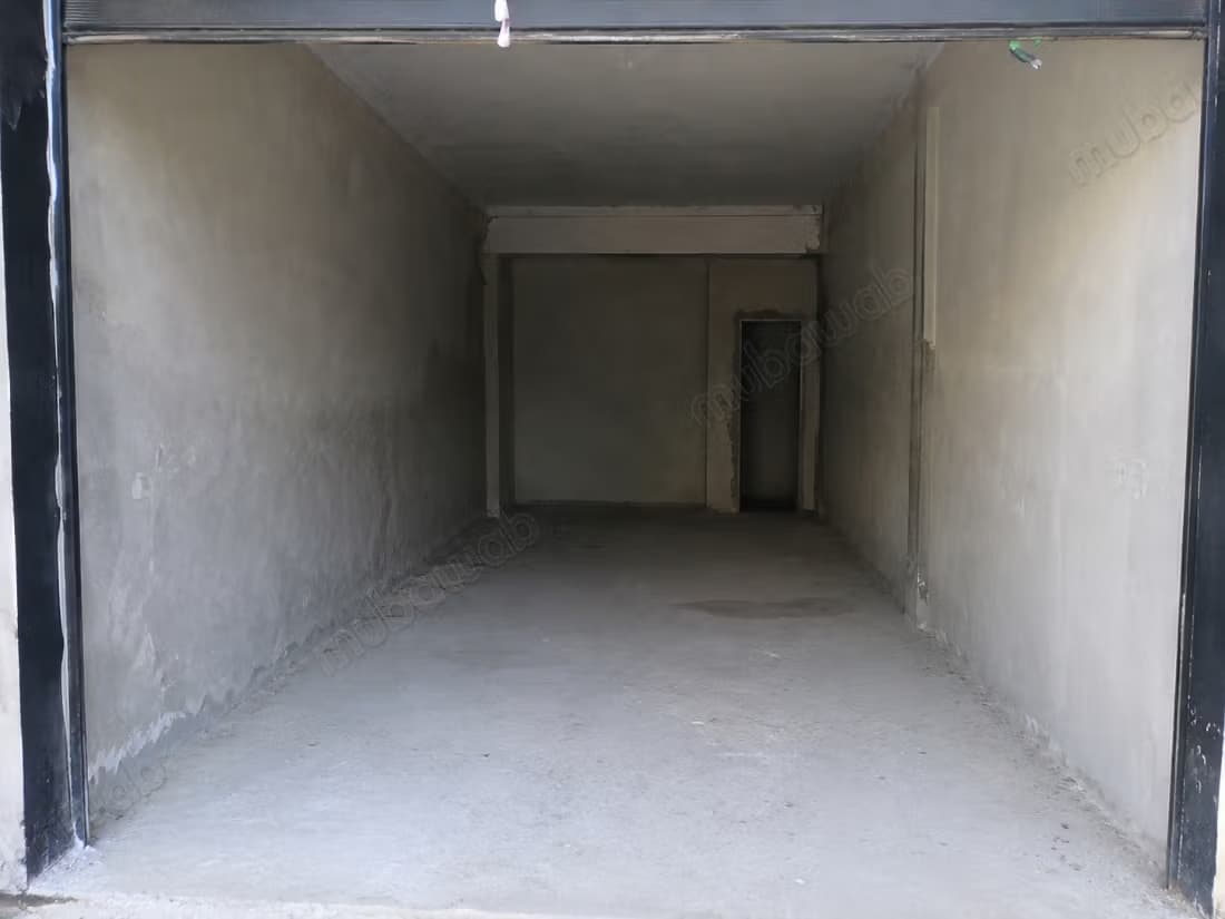 Location magasin brute a racine
