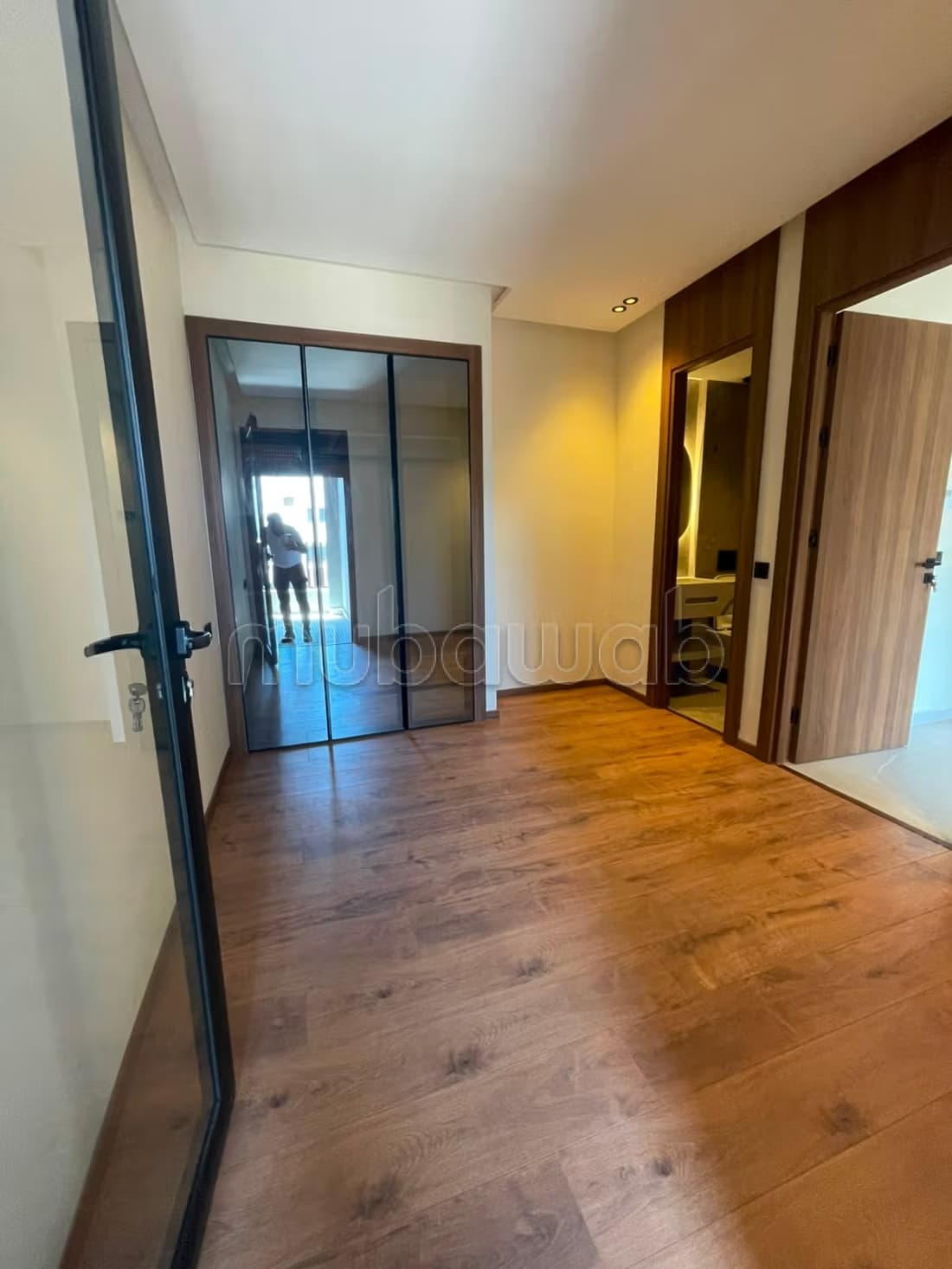 Location d'un appartement à Les Hôpitaux. 1 Pièce. Porte b...