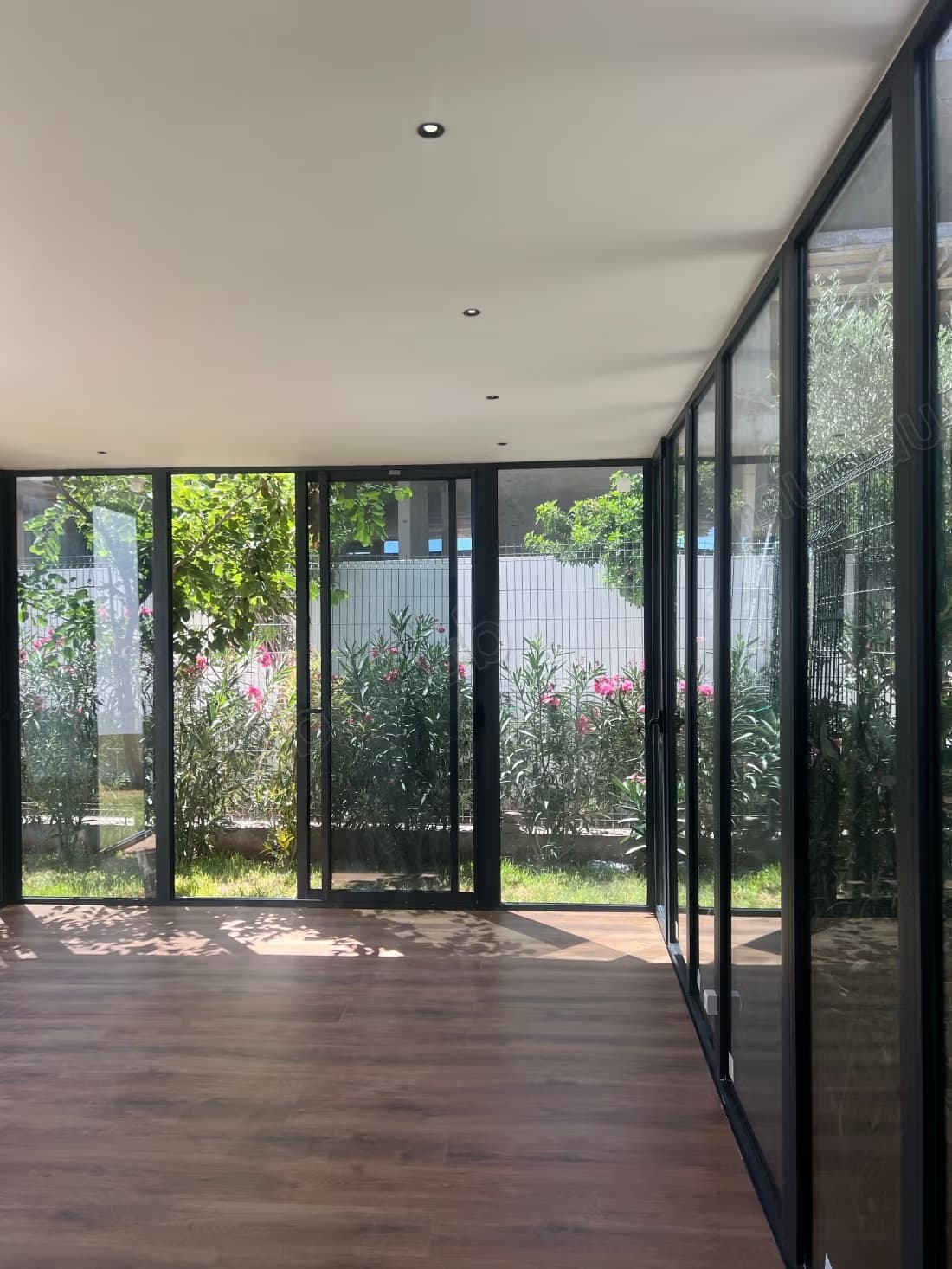 A louer magnifique rez de jardin