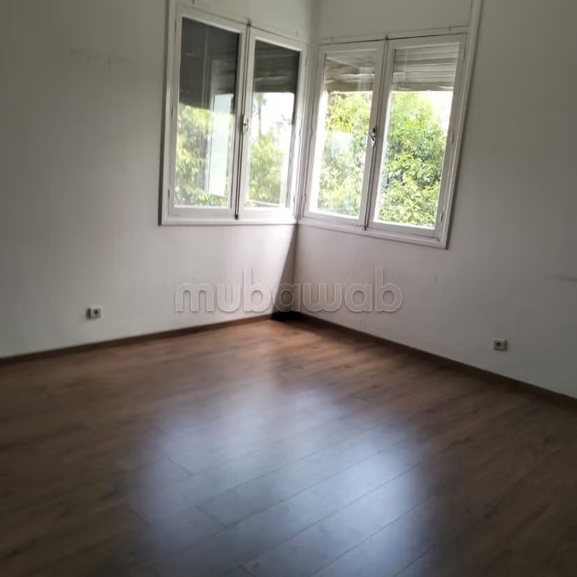 Location villa de haut standing en Hassan Centre Ville. Surf...