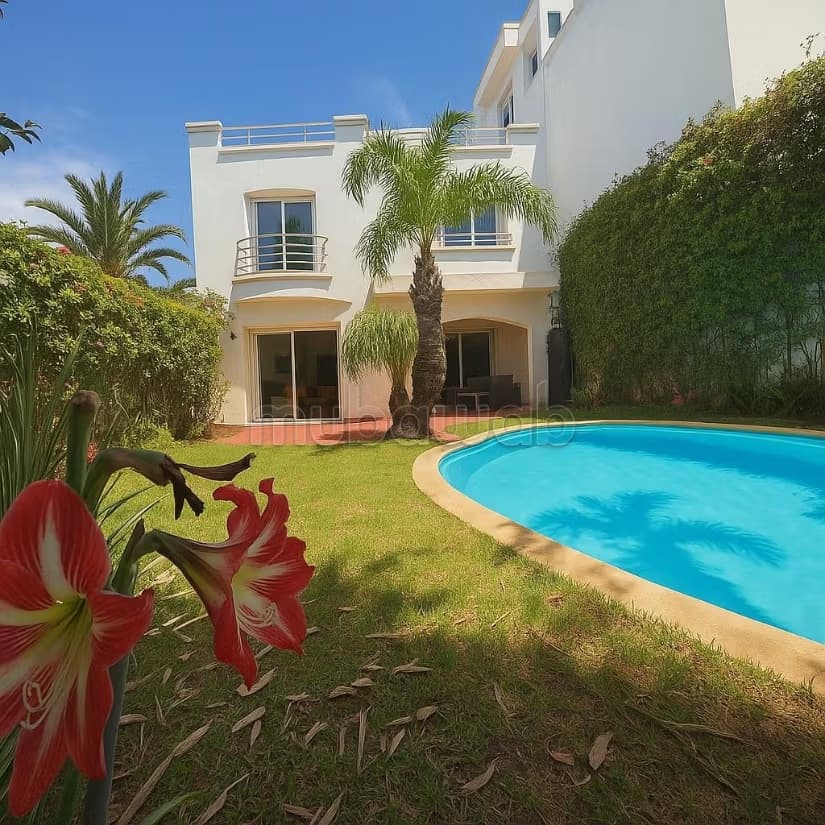 Superbe villa à louer à Ain Diab. 6 grandes pièces. Meublé
