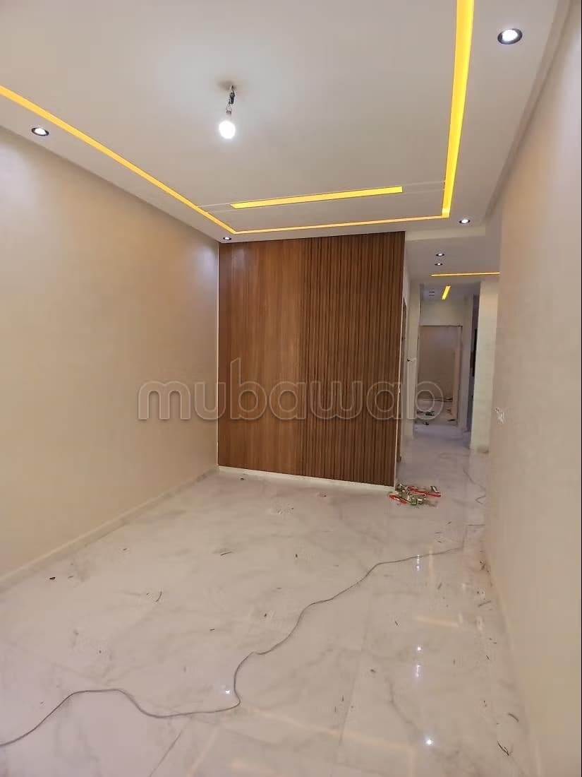 Appartement au deuxième étage avec deux escaliers