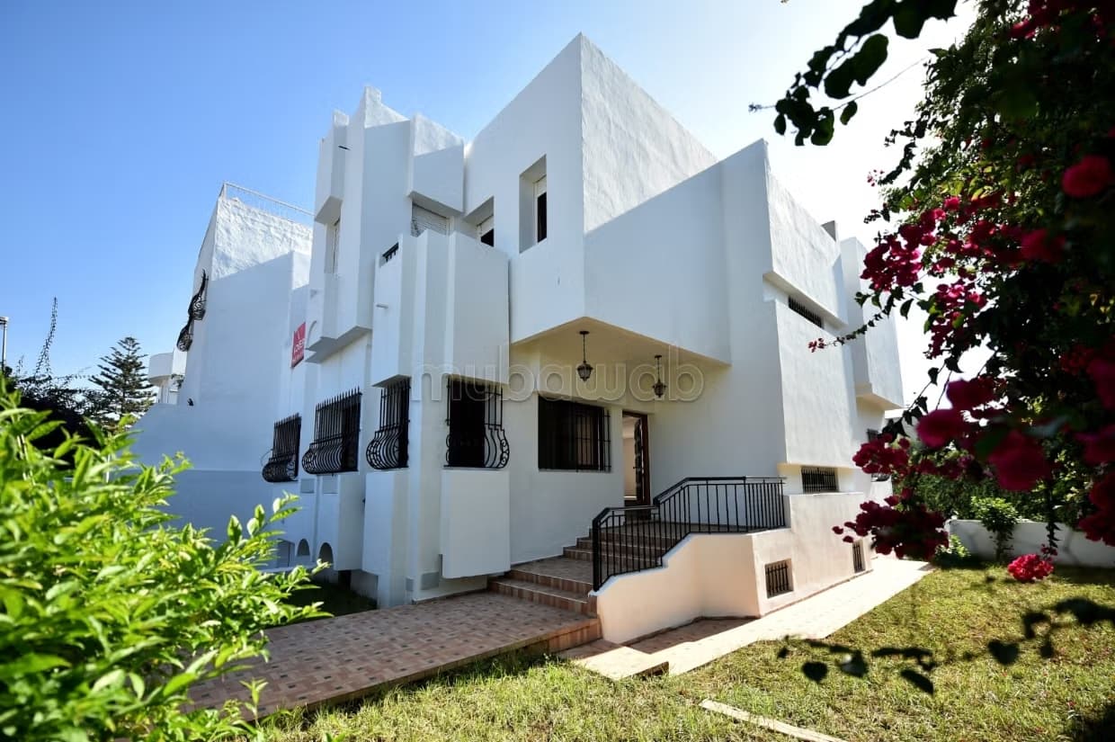 Location villa de luxe à Ain Diab. Superficie 400 m². Chemin...