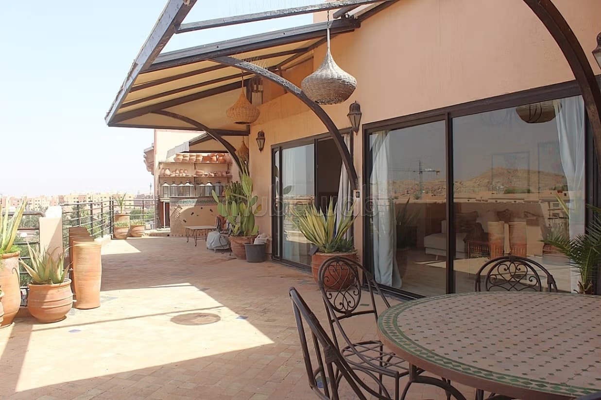 Trois chambres VIDE ou MEUBLE avec grande terrasse