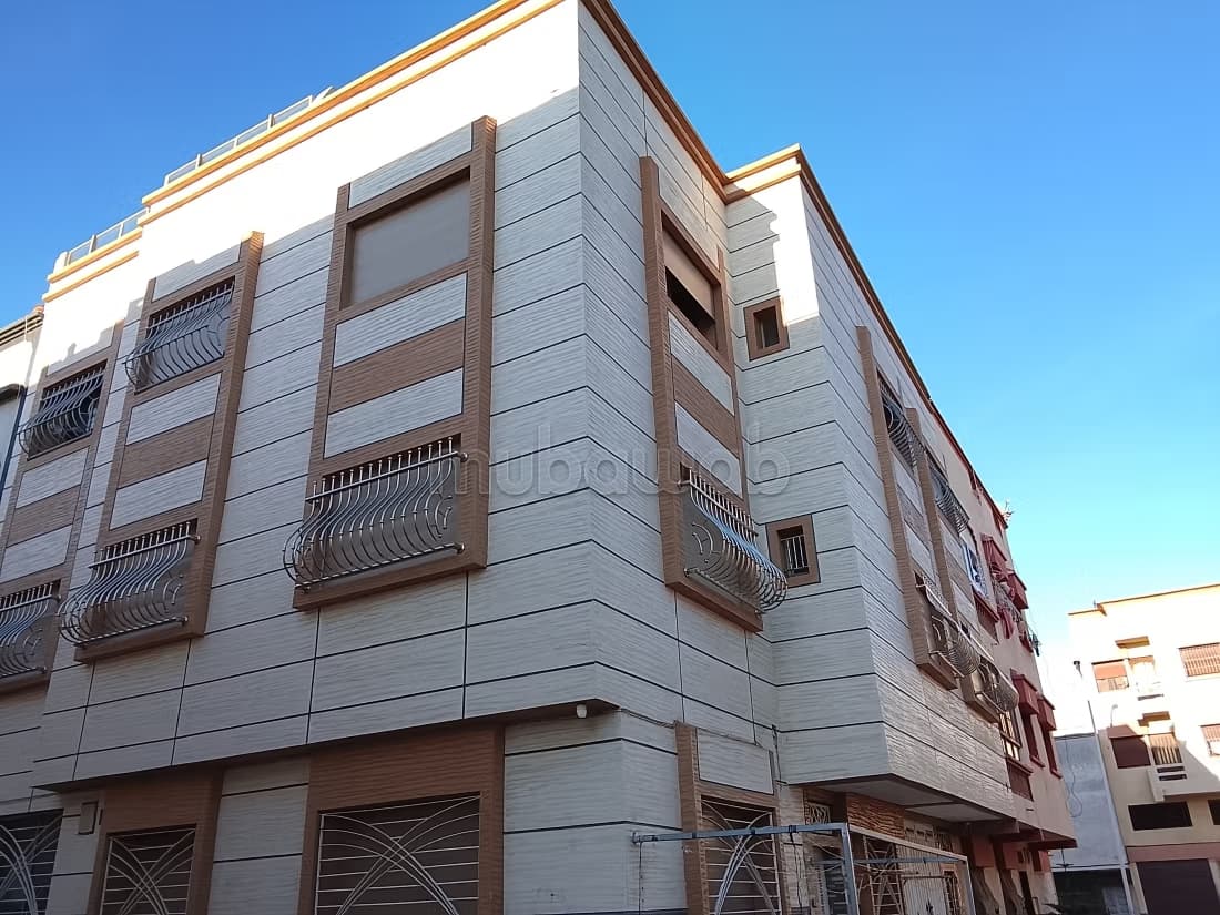 Appartement en vente à Narjiss. 4 grandes pièces