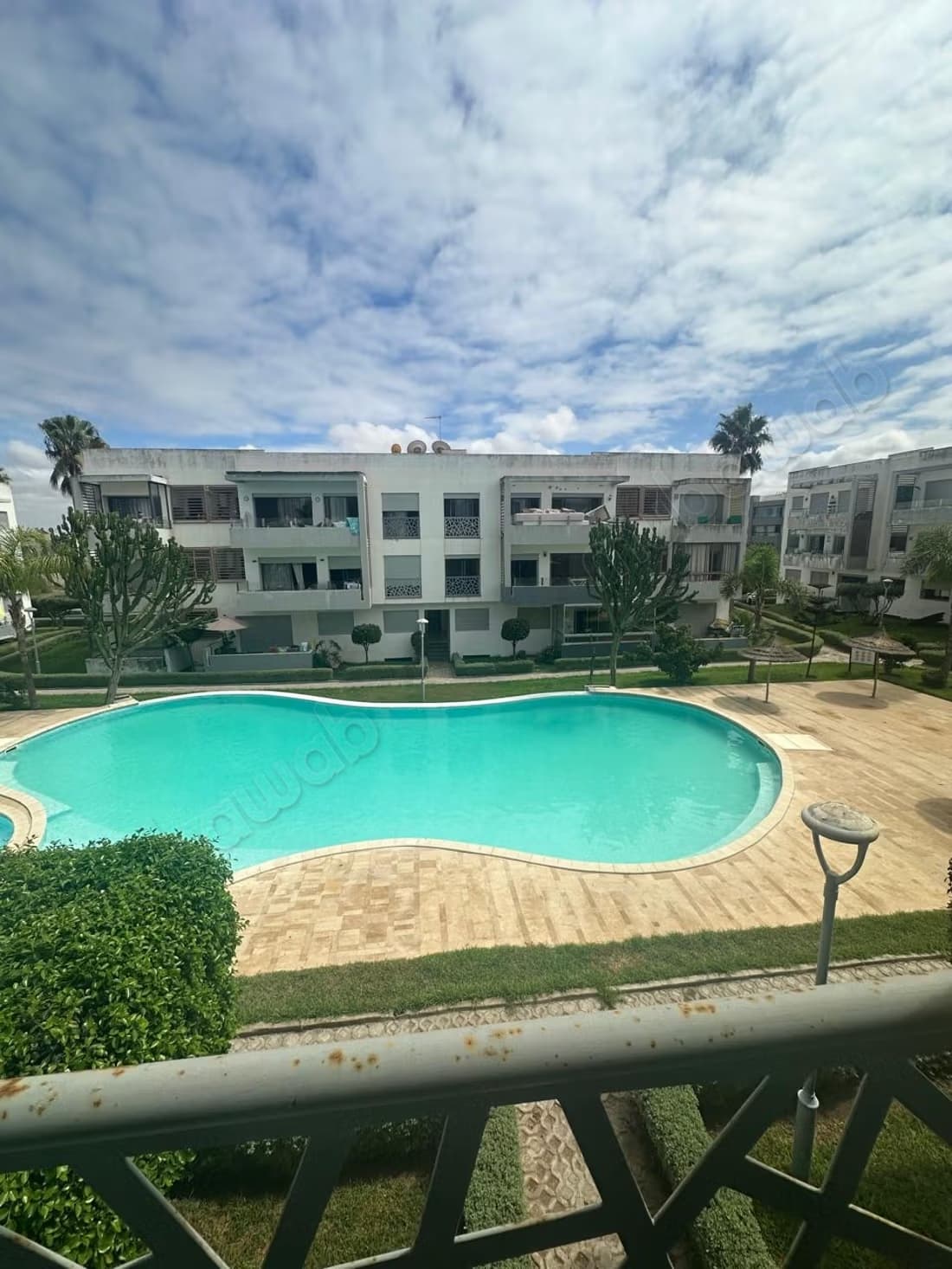 Coquet appartement vue piscine
