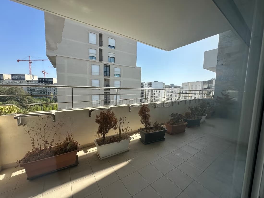 Appartement en location à Riyad. 4 pièces. Avec ascenseur et...