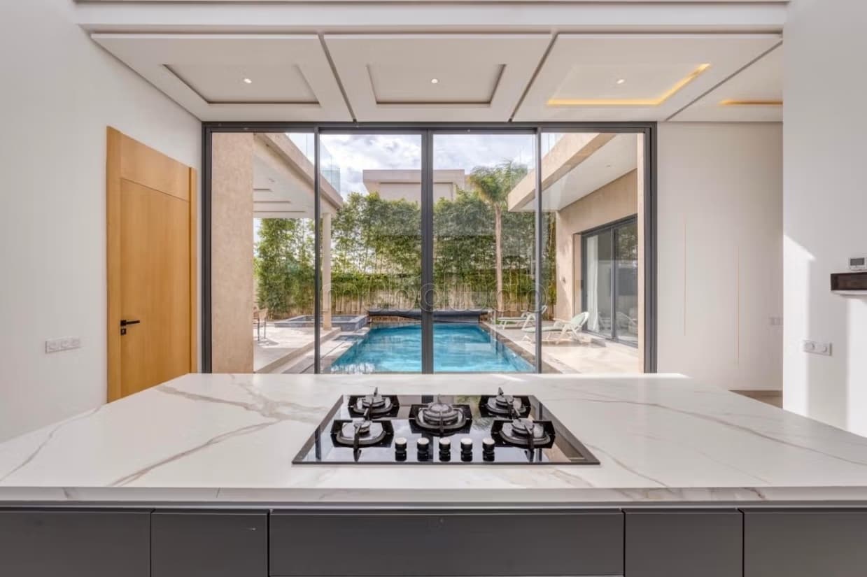 Villa contemporaine dans résidence avec Golf