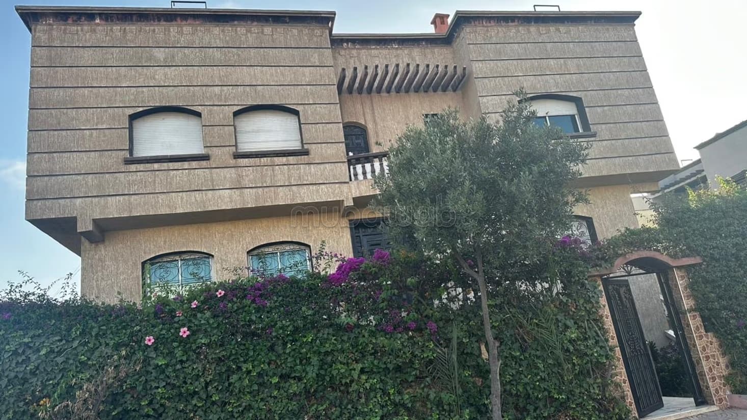 Magnifique villa à vendre à Al Hadika. 6 pièces confortables...