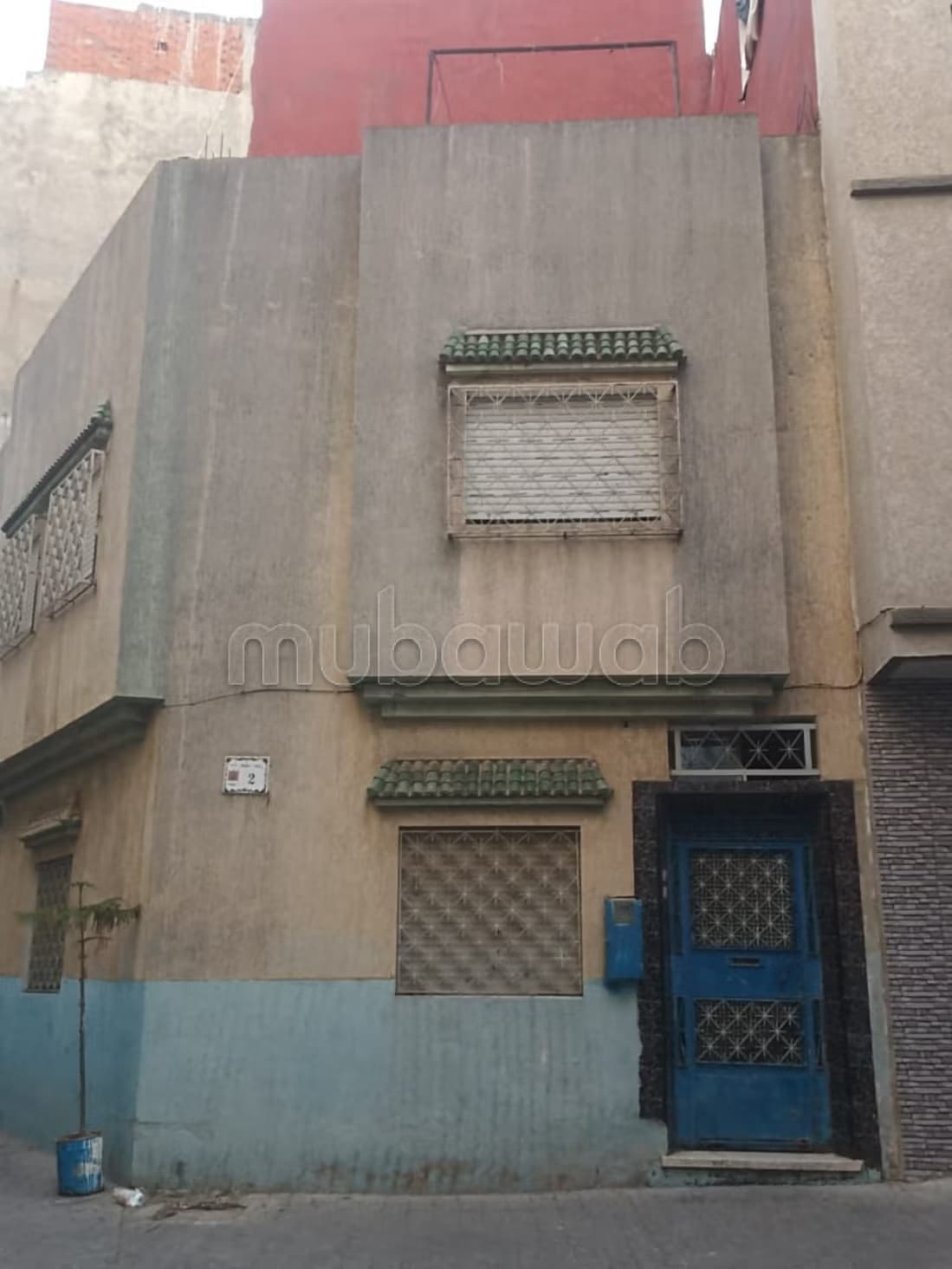 À vendre : Maison avec 2 étages et terrasse sur le toit