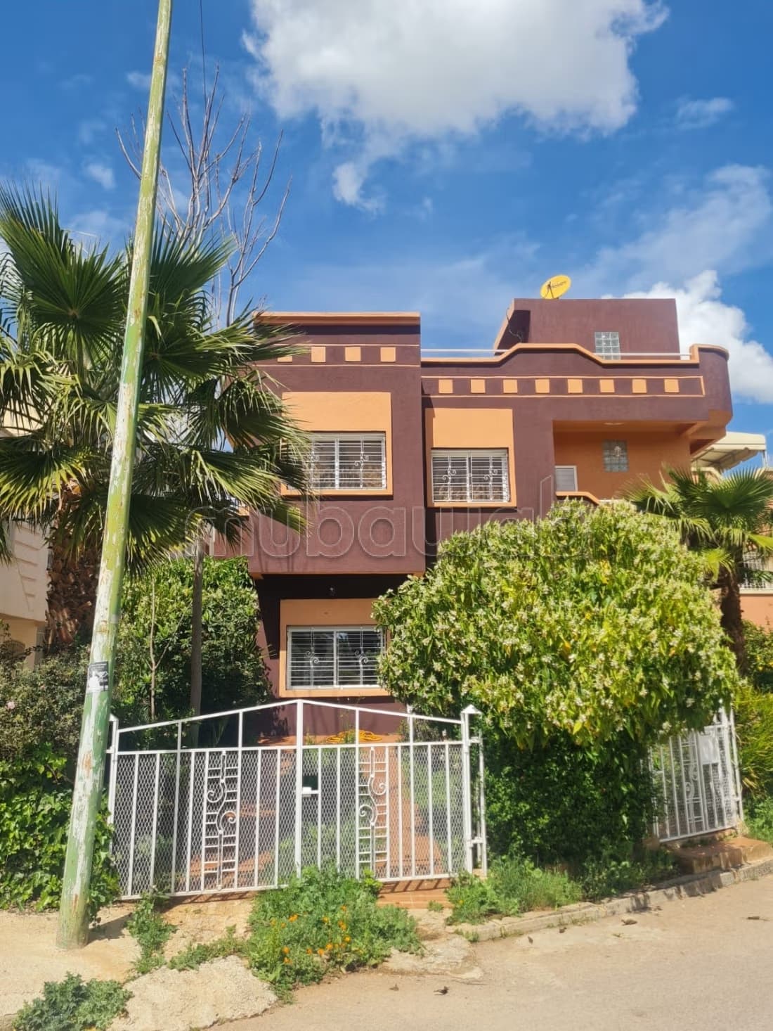 Maison récente 3 façades avec vue à Meknès