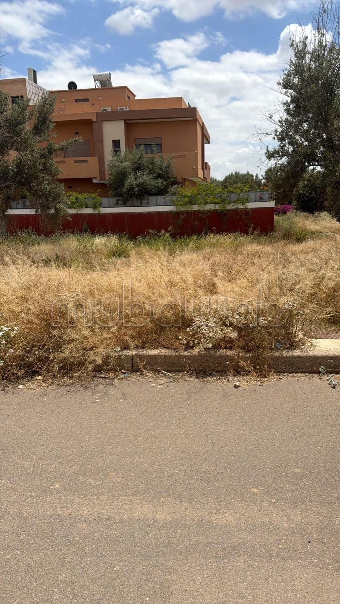Terrain à la vente à Route Casablanca. Surface totale 395 m²