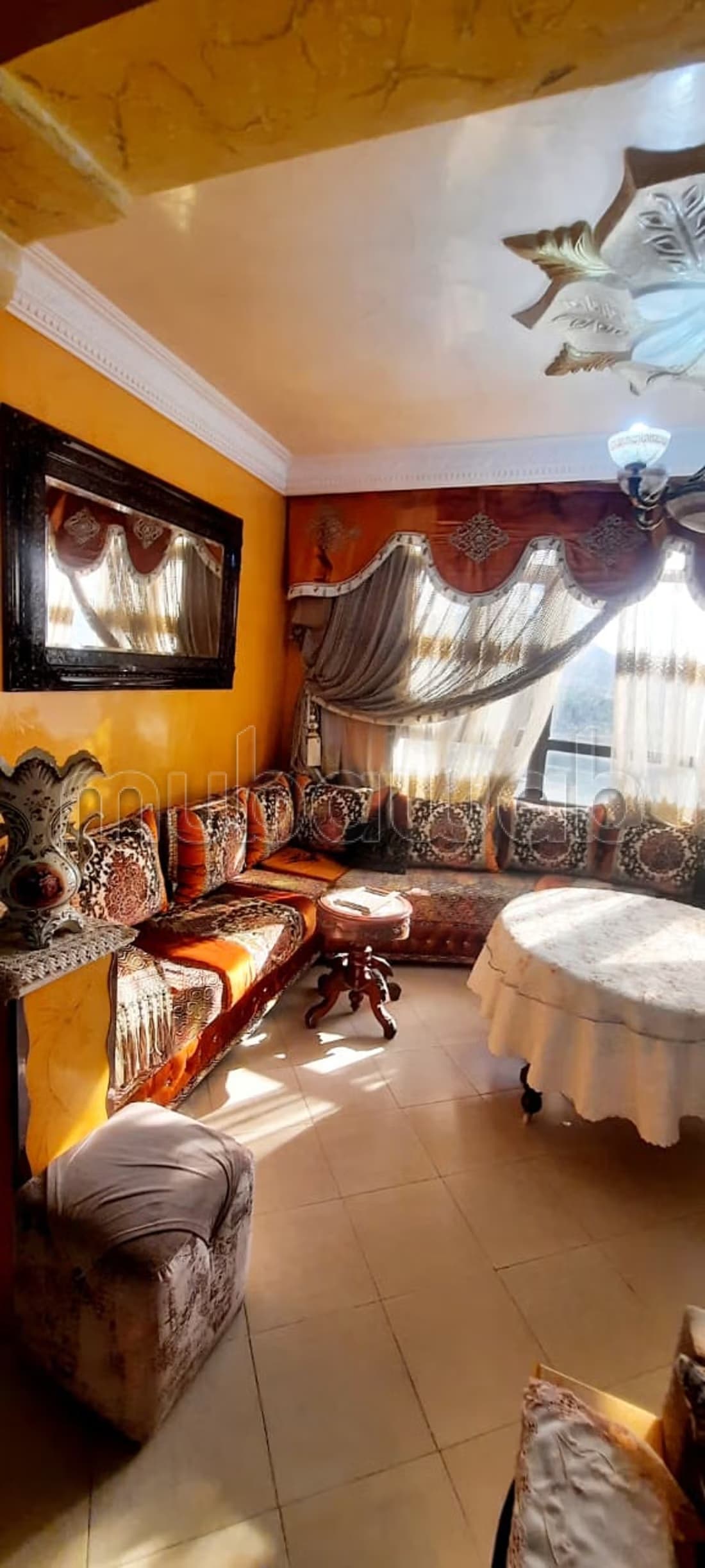 Appartement à vendre dans la ville. 1 bonne chambre. Meublé