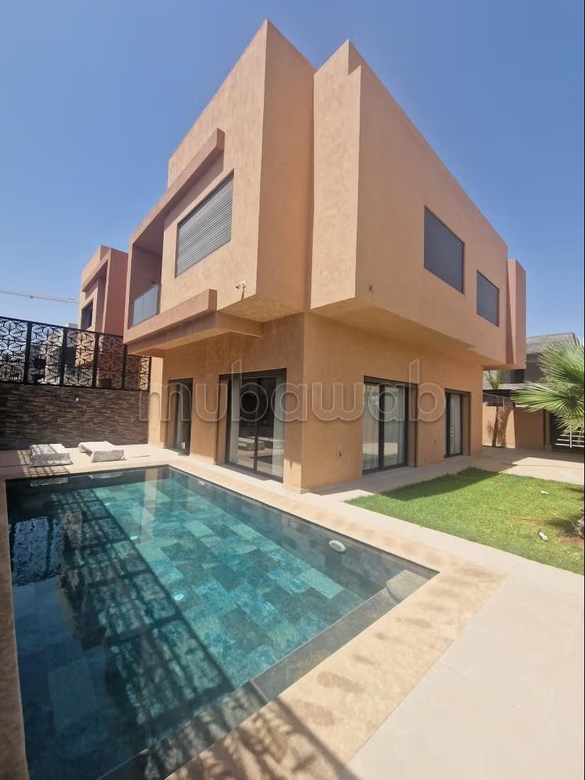 Très jolie villa bien meublée avec piscine