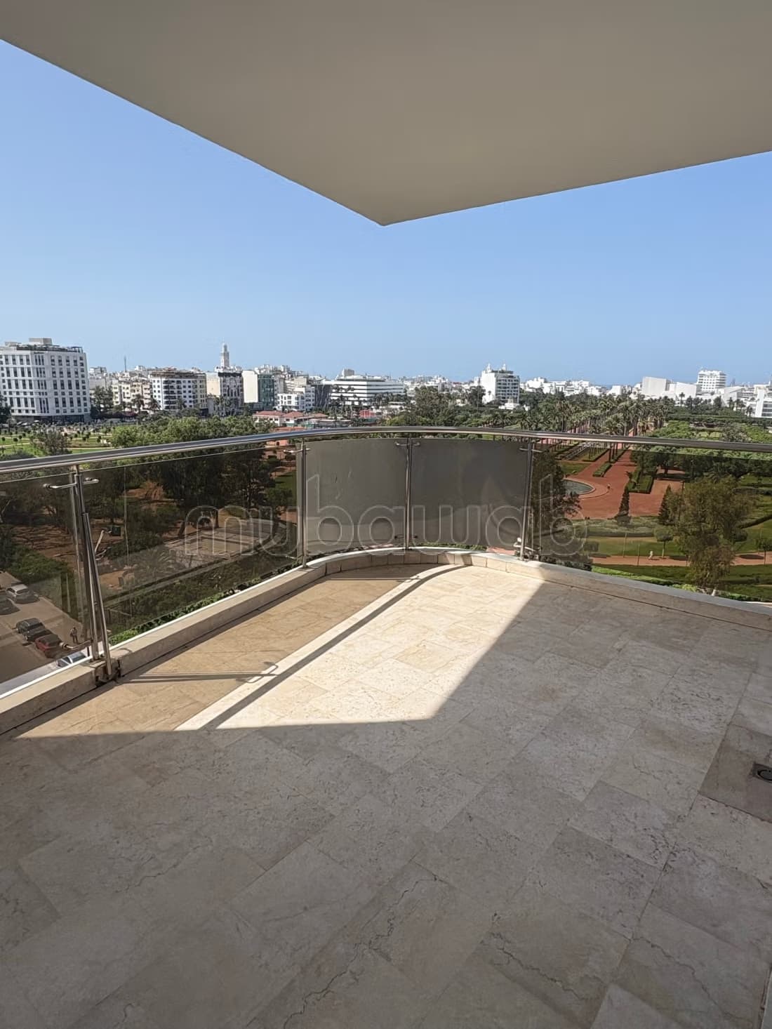 Penthouse à louer avec terrasse et vue parc quartier palmier