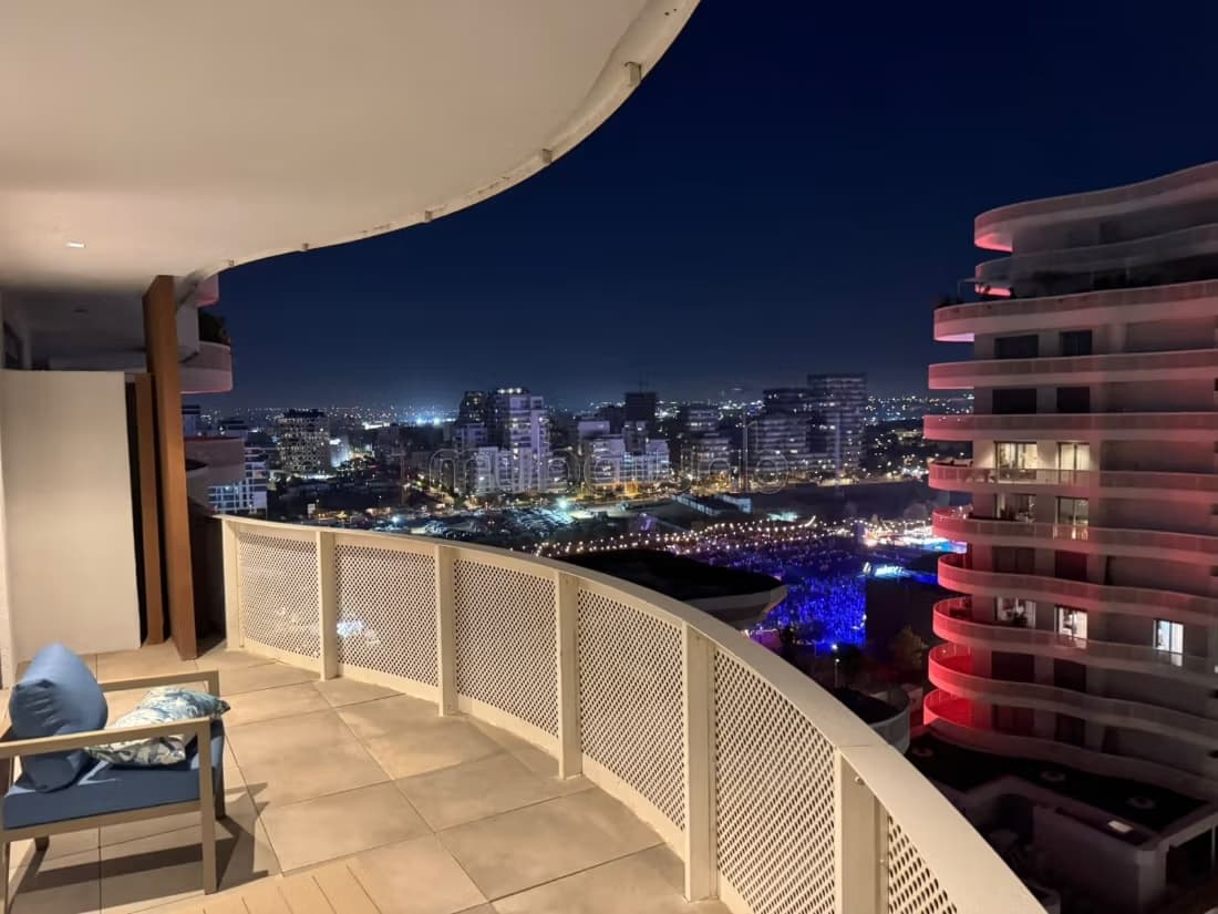 À louer – Studio meublé d’exception de 81 m² avec terrasse p...