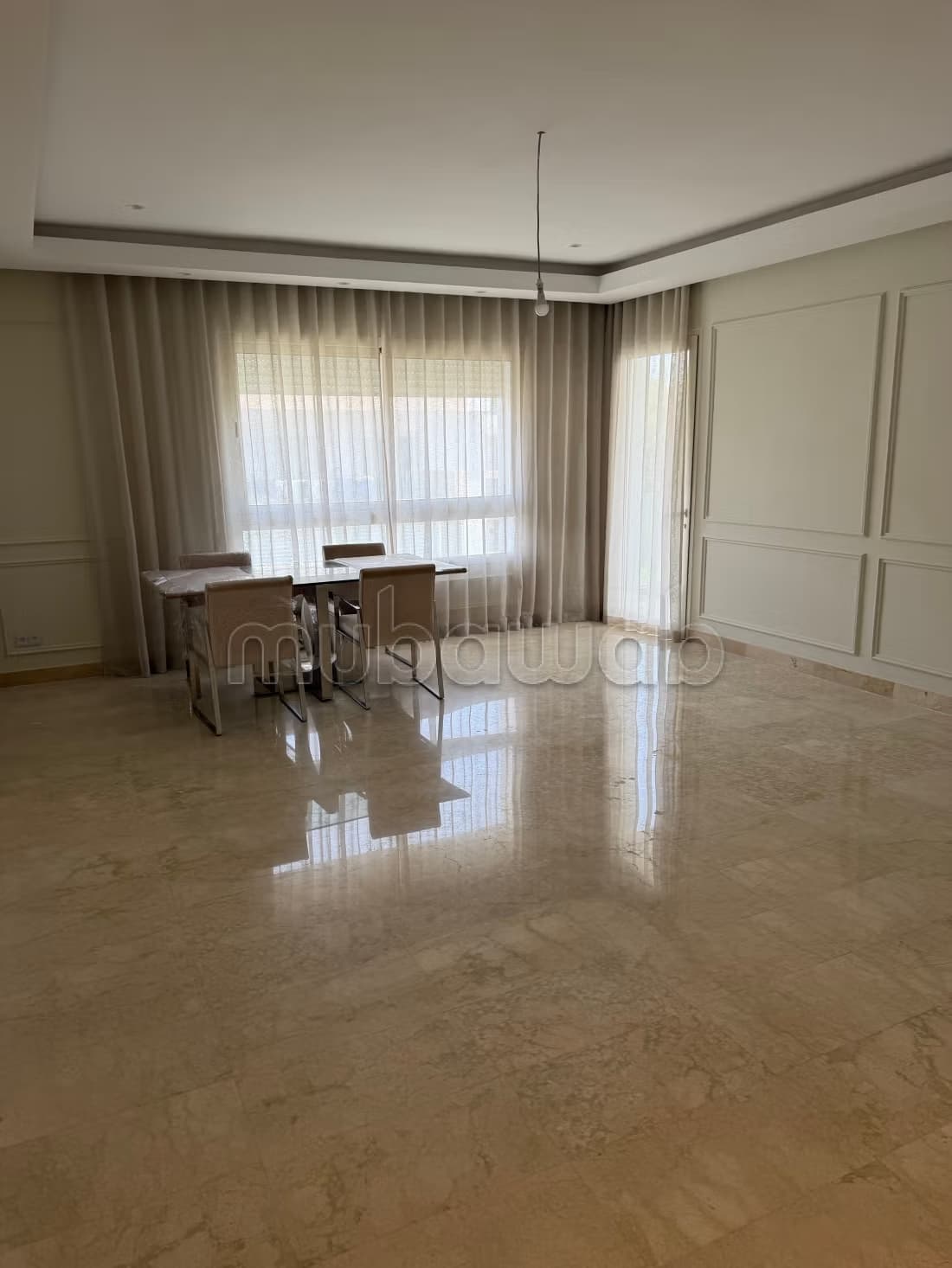 Louez cet appartement à Hay Al Kora. 2 chambres. Bien meublé