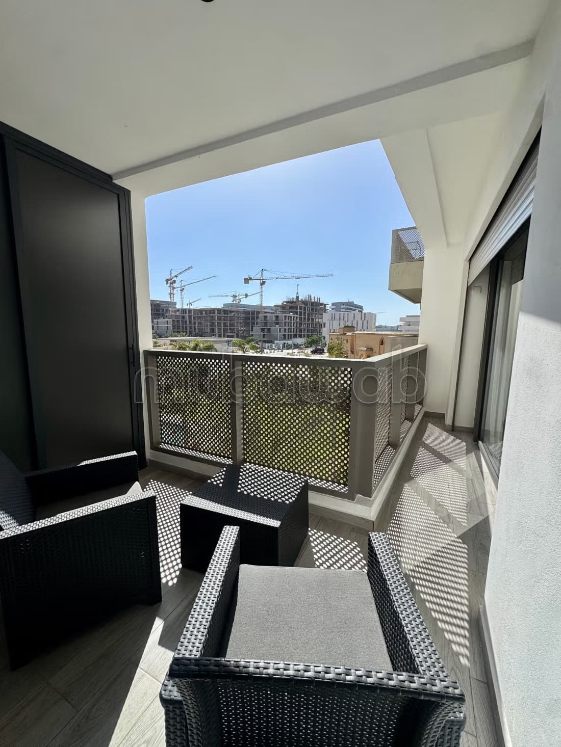 À LOUER – Superbe studio meublé avec terrasse, Résidence hau...
